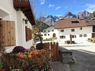 Alpengasthof*** Crusch Alba ed Alvetern outside