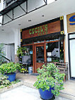 Cecil's Cafe outside