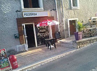 L Isle Aux Pizzas outside