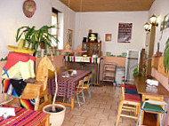 Hugo El Amigo Grill-inn inside