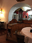 CRUSCH Trattoria, Pizzeria, Specialità Italiane inside