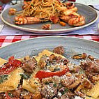 Momenti Italiani food
