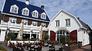 Marina Lounge Huizen (by Fletcher) outside
