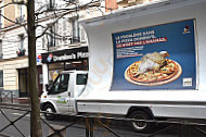 Domino's Pizza Toulouse Lacrosses outside