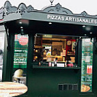 Le Kiosque à Pizzas inside