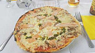 Pizzeria La Calzone Benoit food