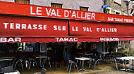 Pizzeria Le Val D Allier inside