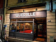 Querelle outside