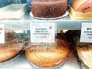 Yeh's Bakery food