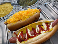 Mo's Hot Dogs food