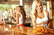 Hooters Clearwater food
