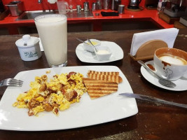 Pili Cafe food