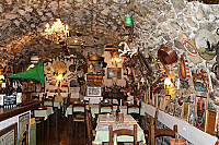 Taverne Villaroise inside