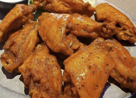 Pluckers Wing food