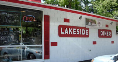 Lakeside Diner outside