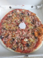Pizza Len's food