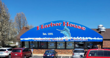 Harbor House Seafood outside