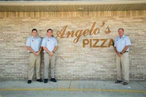 Angelos Pizza food
