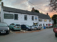 The Wyndham Arms outside