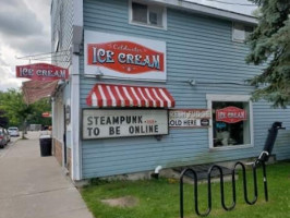 Coldwater Ice Cream outside
