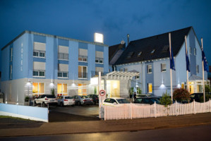 Hotel Vater Rhein outside