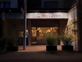 Viet Quan outside