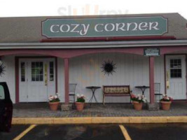 Cozy Corner Pizza outside