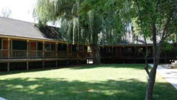 Shasta View Lodge inside