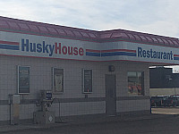 Husky House Restaurant outside