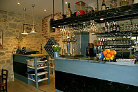 Bar Lapopie Cafe Restaurant inside