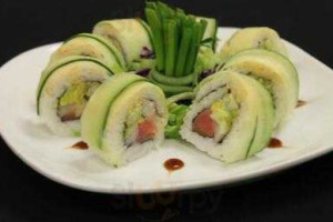 Sushi Run food