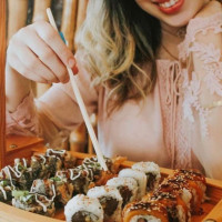 Komakai Sushi Lounge food