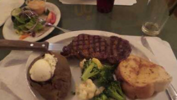 Outlaws Grill Casino food