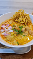 Khun Churn In White food