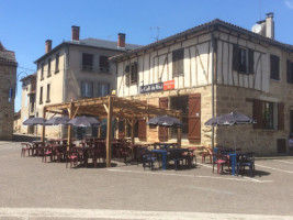 Le Café Du Midi inside