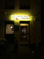 Trattoria Pizzeria Italiana inside