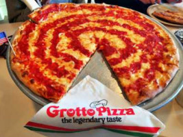 Grotto Pizza food