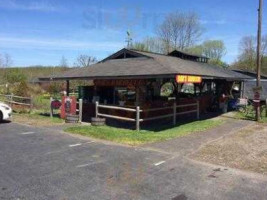 Bob's Barbecue Catering outside