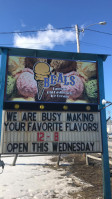 Beal's Old Fashioned Ice Cream outside