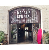 Magasin Général outside