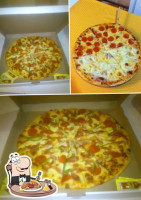 Pipo's Pizza food