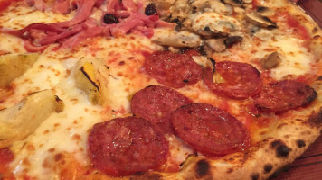 Pizz'Artisanale food