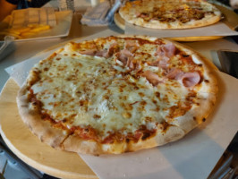 Pizzeria Napolitana food