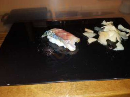 Sushi Yasaka inside