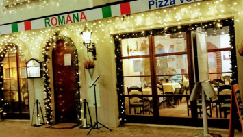 Romana Ristorante Pizzeria inside