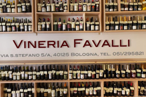 Vineria Favalli food