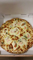 Dom's Pizza food