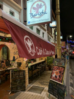 Barista Café Casa De Pizzeria outside