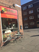 Dakos outside