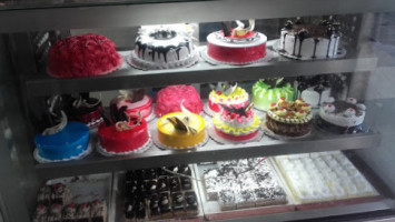 Cake N More food